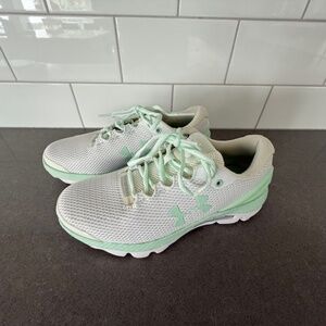 NWOT Under Armour Women's Charged Gemini 7 Running Shoes White/Green 3023277 106